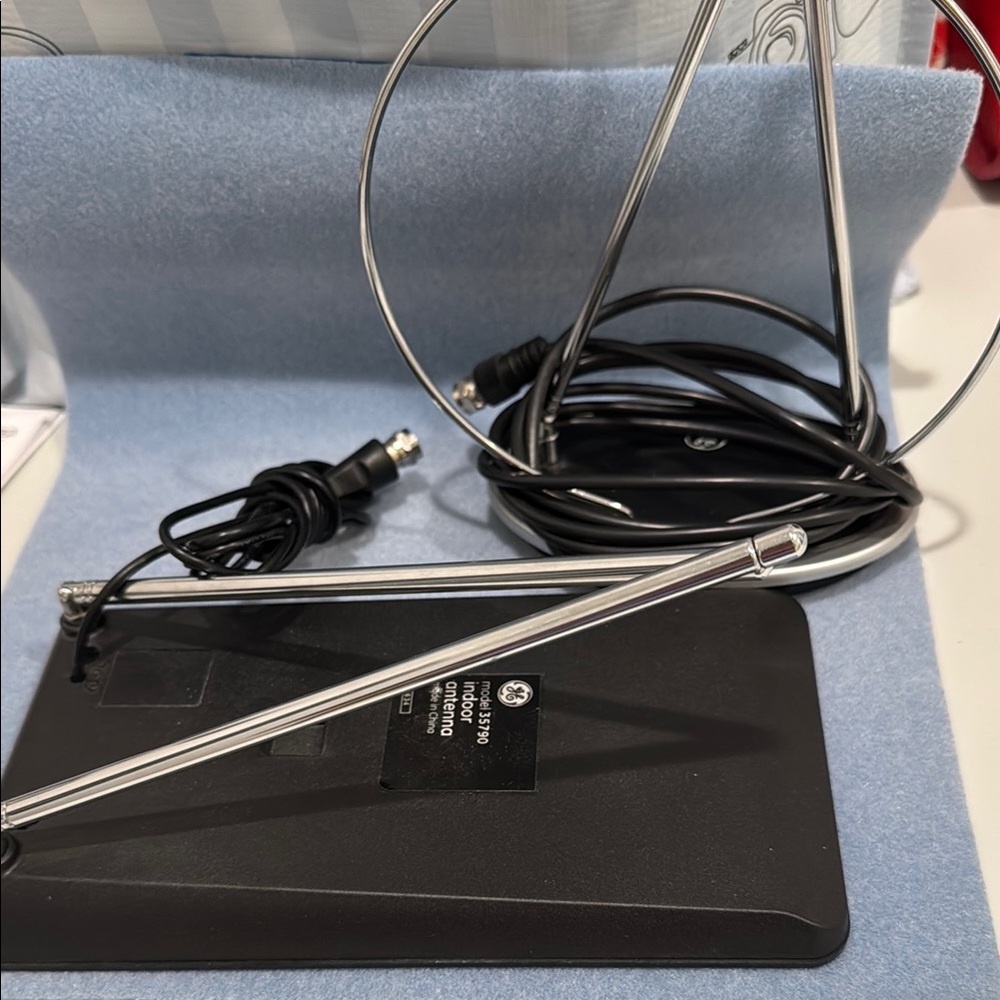 GE Silver Antenna with Black Base